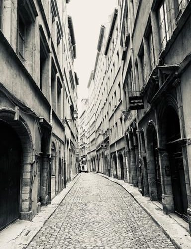 Private tour of the Traboules in the Old Lyon district – Auvergne-Rhône-Alpes, France